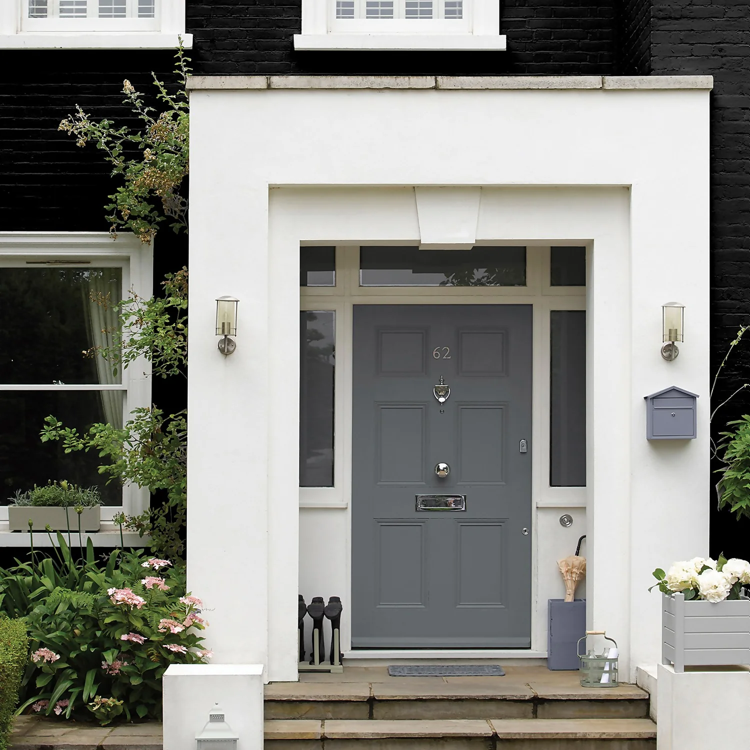 Sandtex® Ultra Smooth Masonry Paint Black - 2.5L 7 Sandtex® Ultra Smooth Masonry Paint Black - 2.5L - Image 5