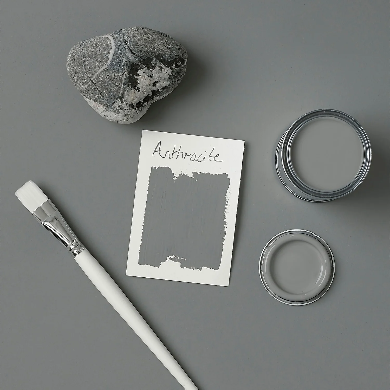 Rust-Oleum Garden Furniture Paint Anthracite - 750ml 4 Rust-Oleum Garden Furniture Paint Anthracite - 750ml - Image 2