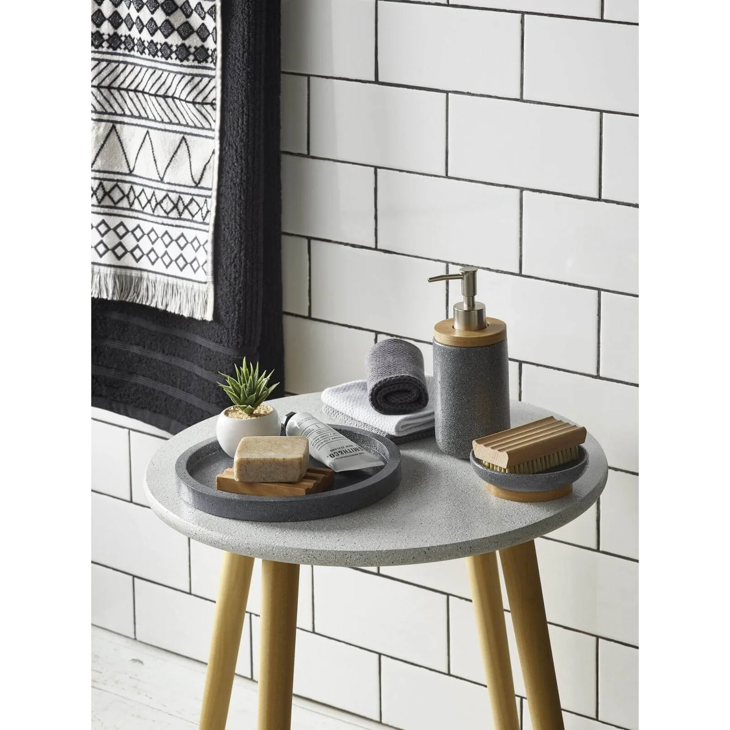 Craig & Rose Artisan Granite Spray Paint - Light Grey - 400ml 5 Craig & Rose Artisan Granite Spray Paint - Light Grey - 400ml - Image 3