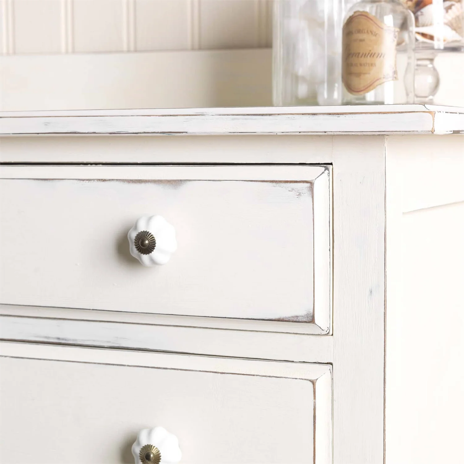 Rust-Oleum Furniture Spray Paint - Antique White - 400ml 5 Rust-Oleum Furniture Spray Paint - Antique White - 400ml - Image 3