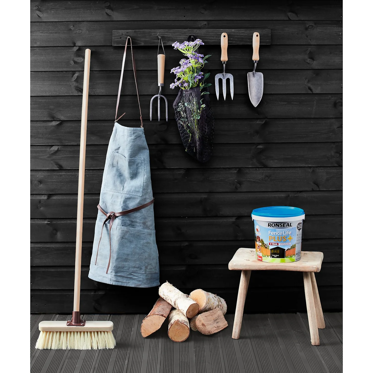 Ronseal Fence Life Plus Paint Tudor Black Oak - 5L 7 Ronseal Fence Life Plus Paint Tudor Black Oak - 5L - Image 5