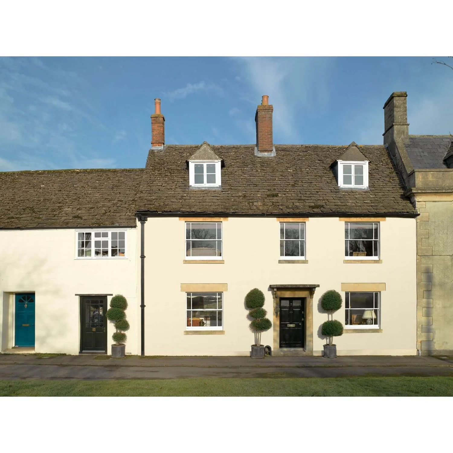 Dulux Weathershield Exterior Gloss Paint Black - 750ml 4 Dulux Weathershield Exterior Gloss Paint Black - 750ml - Image 2