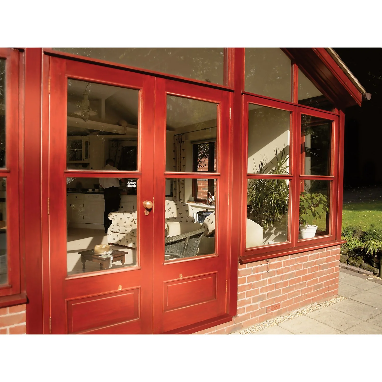 Ronseal Quick Drying Woodstain Deep Mahogany Satin - 750ml 4 Ronseal Quick Drying Woodstain Deep Mahogany Satin - 750ml - Image 2