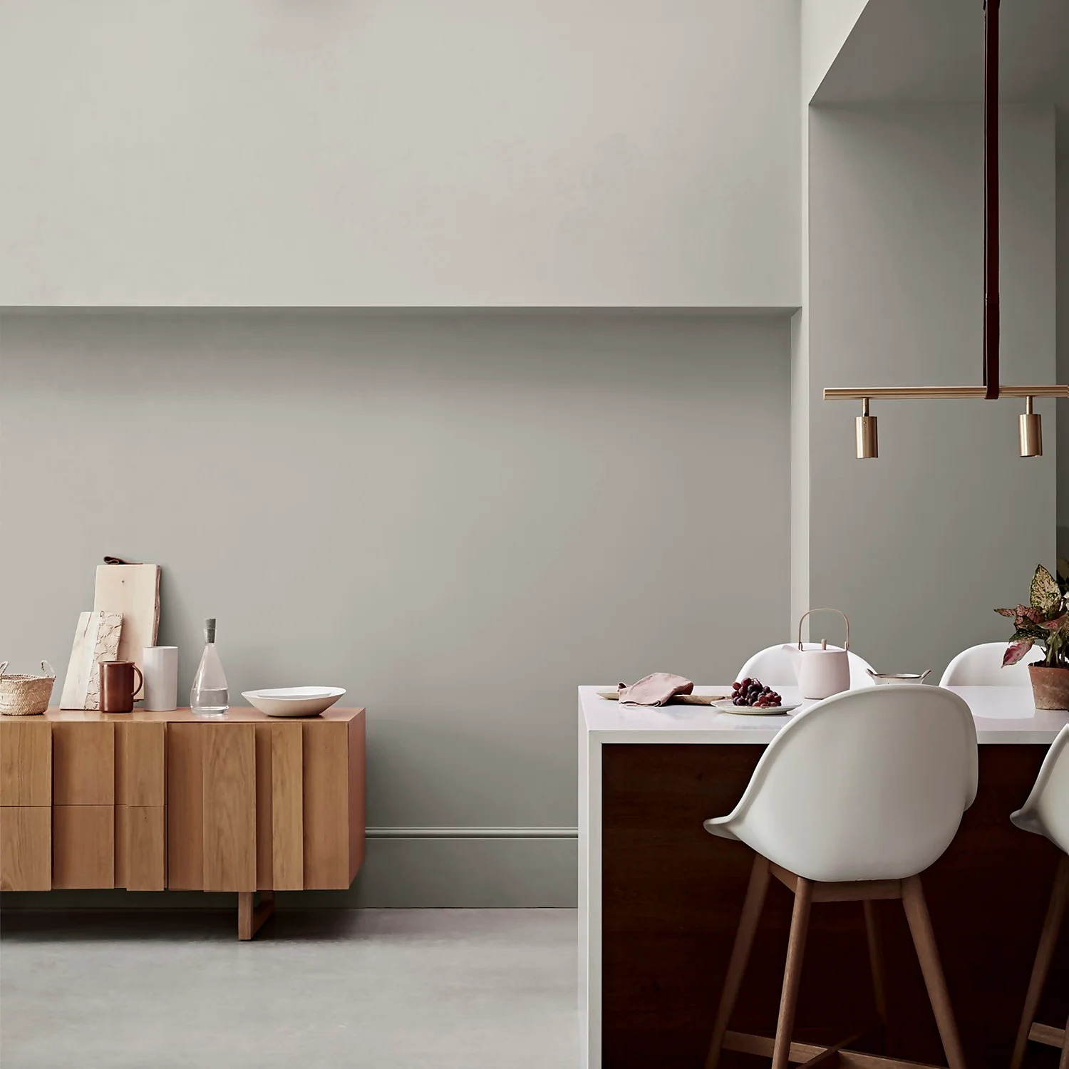 Crown Easyclean®Greaseguard+ Kitchen Matt Washable Multi Surface Paint Grey Putty® - 2.5 L 4 Crown Easyclean®Greaseguard+ Kitchen Matt Washable Multi Surface Paint Grey Putty® - 2.5 L - Image 2