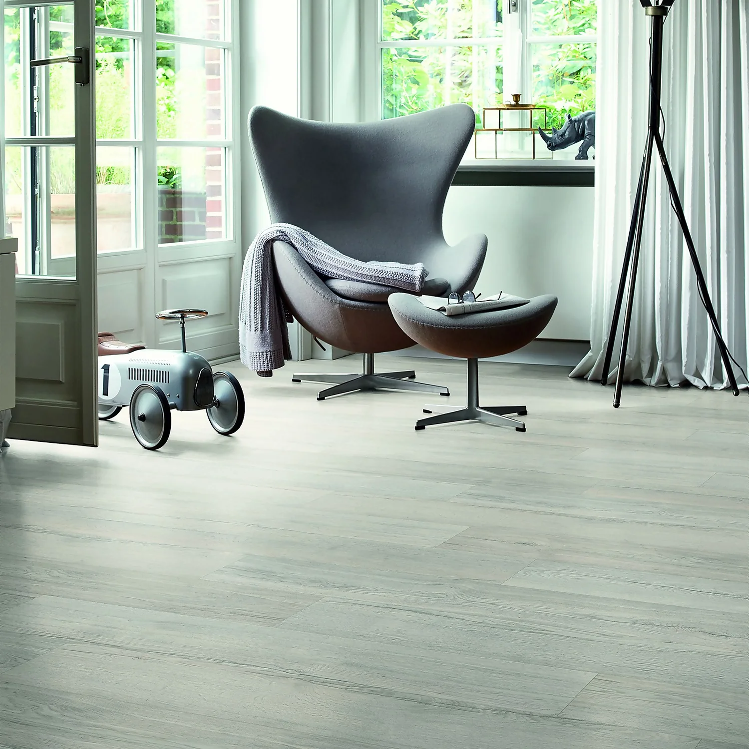 EGGER HOME Grey Elva Oak 10mm Laminate Flooring Sample 3 EGGER HOME Grey Elva Oak 10mm Laminate Flooring Sample