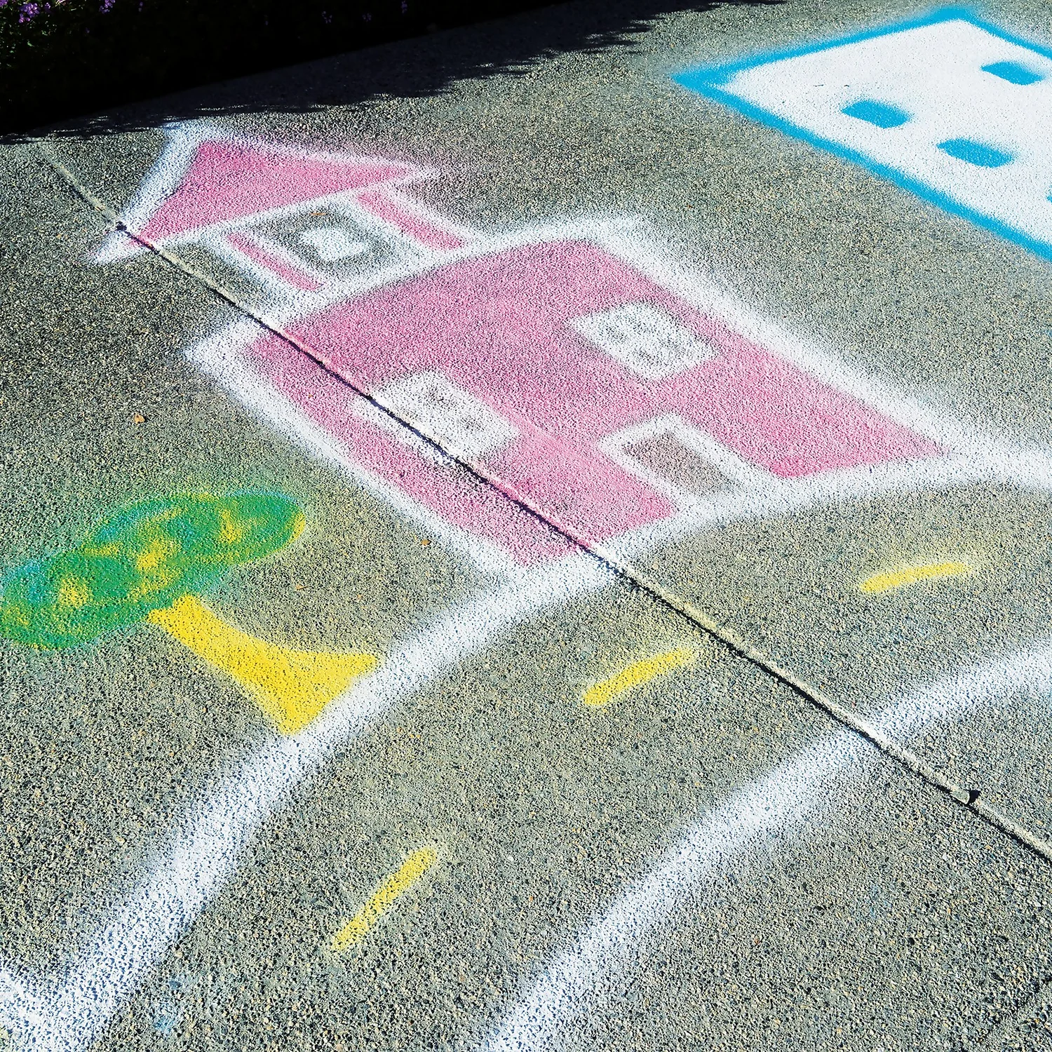 Rust-Oleum Spray Chalk Paint Yellow - 150ml 4 Rust-Oleum Spray Chalk Paint Yellow - 150ml - Image 2